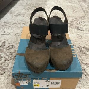 Otbt women’s Rexburg wedges size 8 GUC